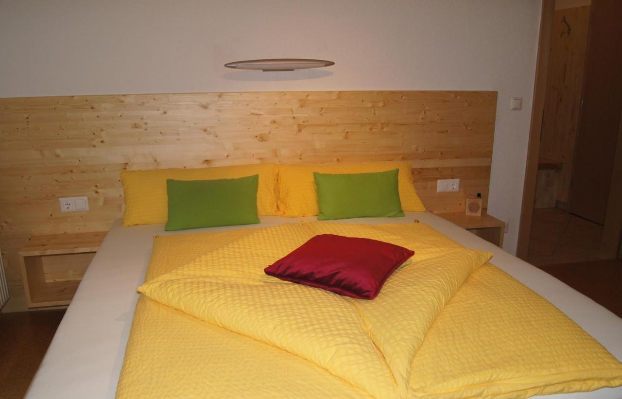 Apart Confimare Hotel Pfunds Bagian luar foto