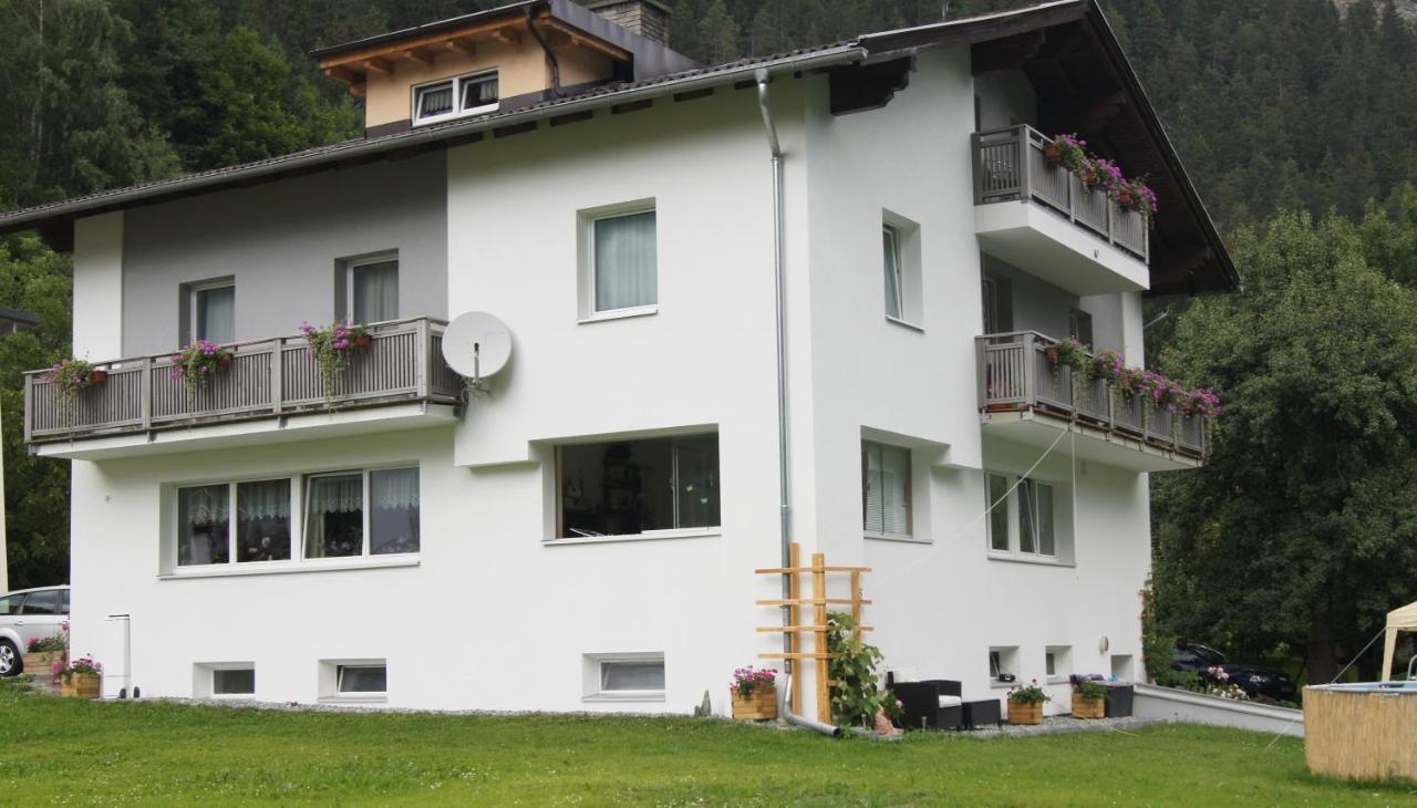 Apart Confimare Hotel Pfunds Bagian luar foto