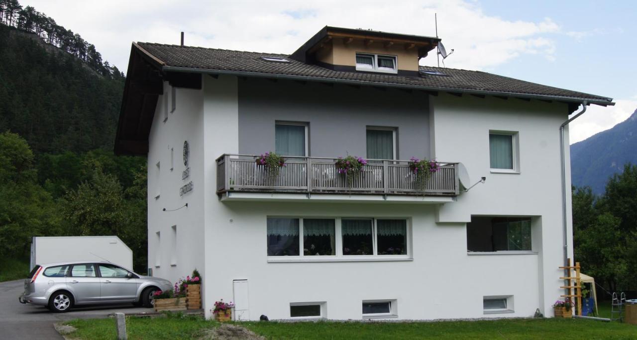 Apart Confimare Hotel Pfunds Bagian luar foto