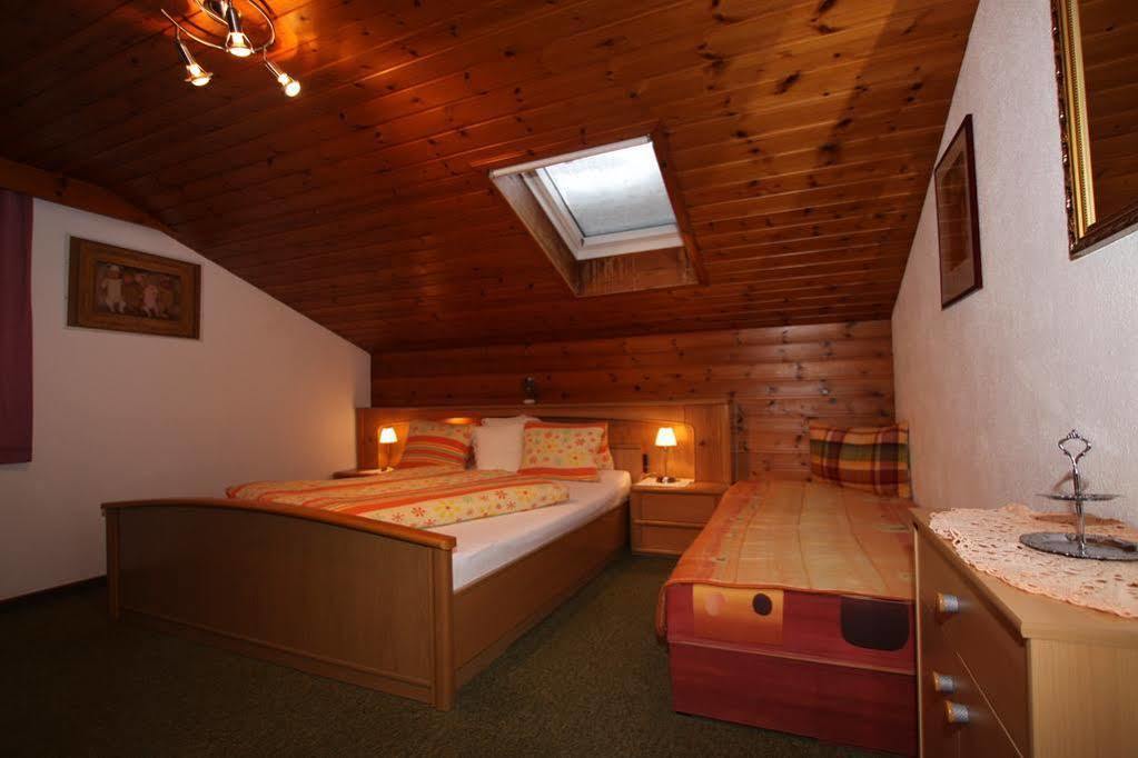 Apart Confimare Hotel Pfunds Bagian luar foto
