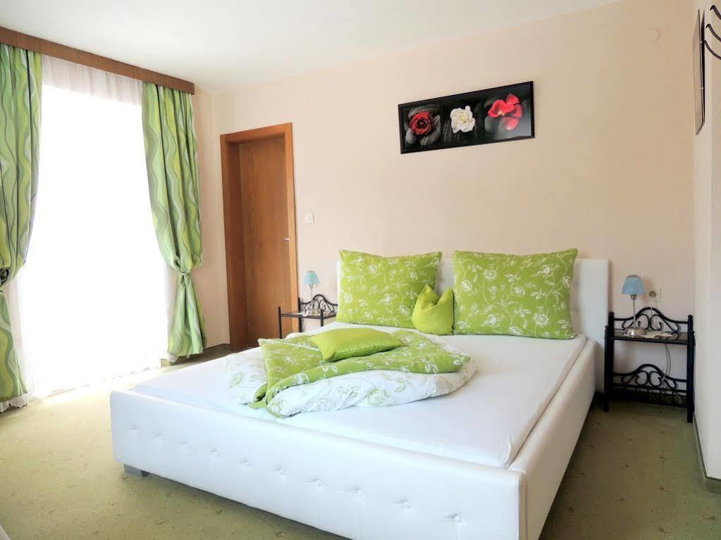 Apart Confimare Hotel Pfunds Bagian luar foto