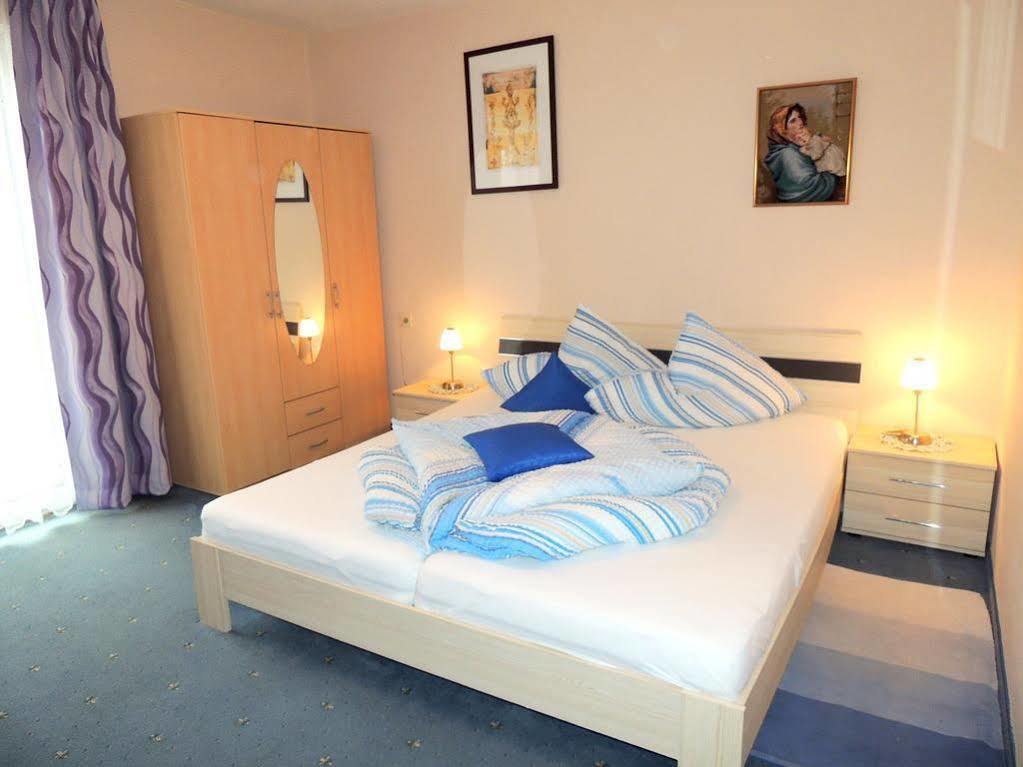 Apart Confimare Hotel Pfunds Bagian luar foto