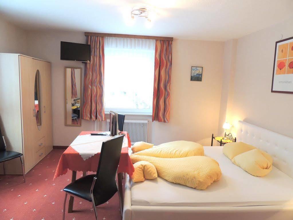 Apart Confimare Hotel Pfunds Bagian luar foto