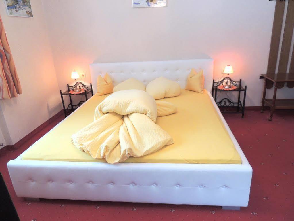 Apart Confimare Hotel Pfunds Bagian luar foto