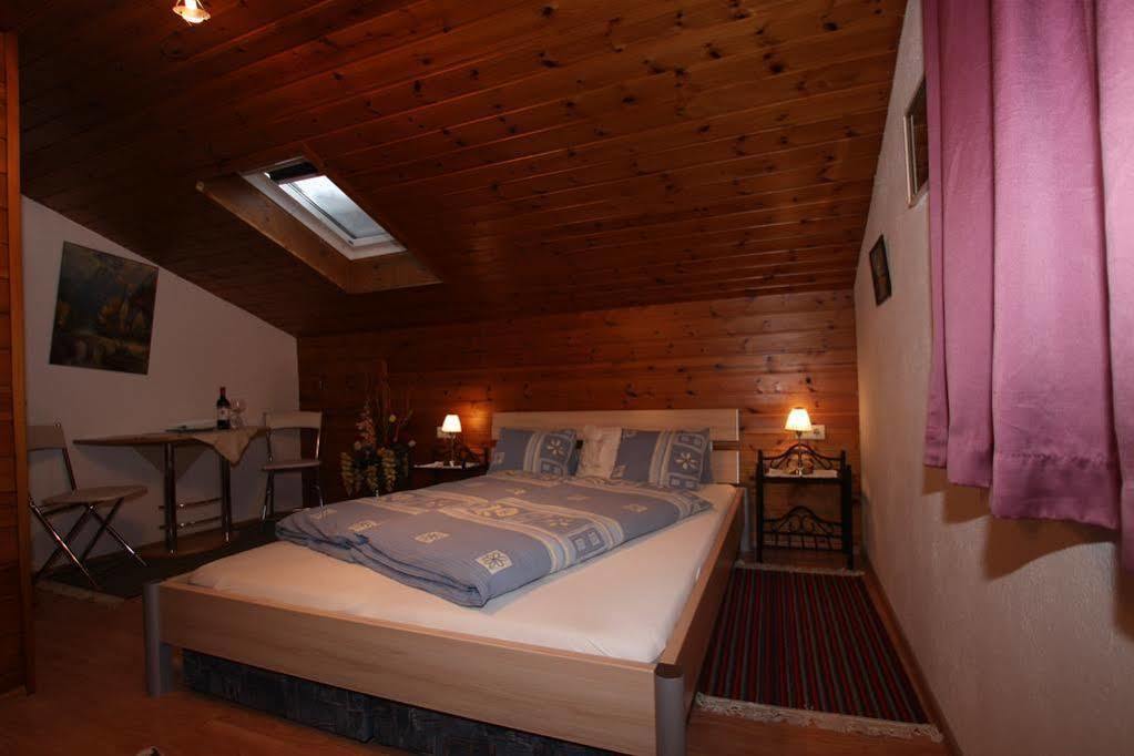 Apart Confimare Hotel Pfunds Bagian luar foto
