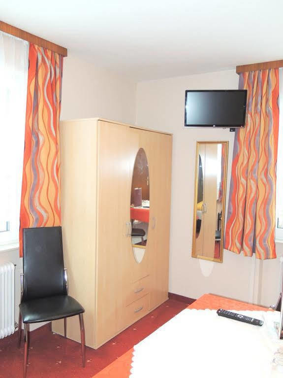Apart Confimare Hotel Pfunds Bagian luar foto