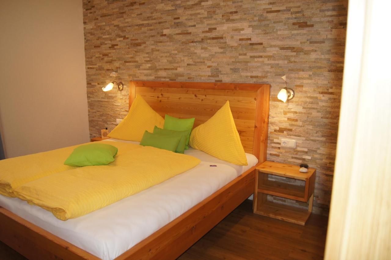 Apart Confimare Hotel Pfunds Bagian luar foto